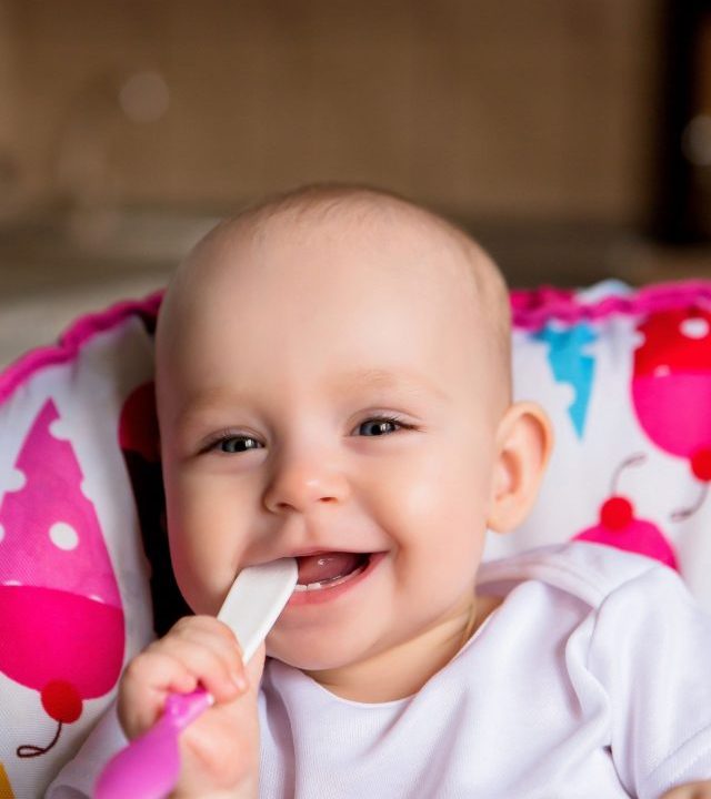 baby eats independently
